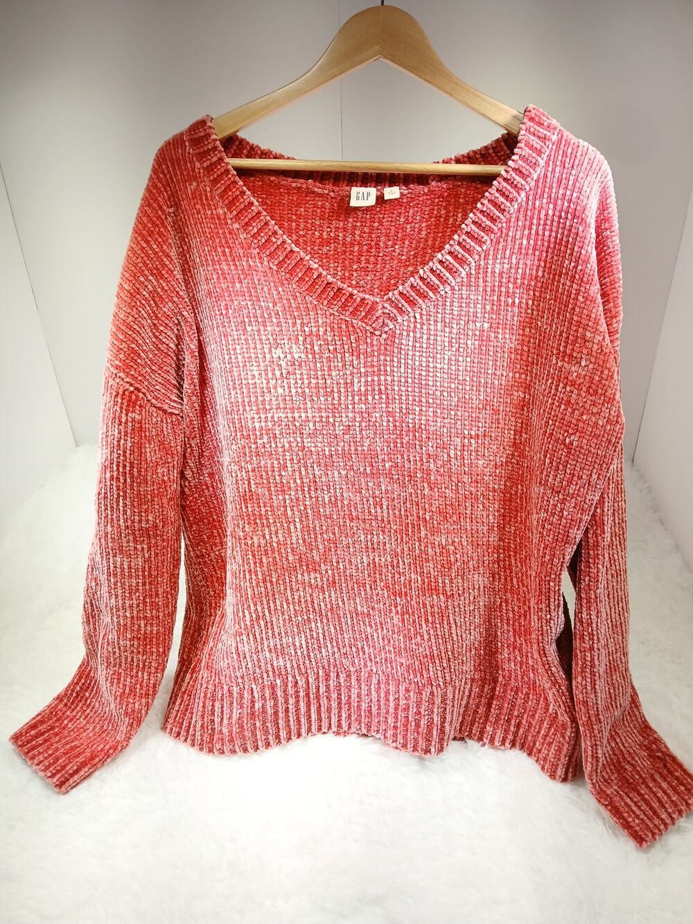 GAP Rose Pink 100% Polyester Chenille V-Neck Knit Sweater - Women's Large